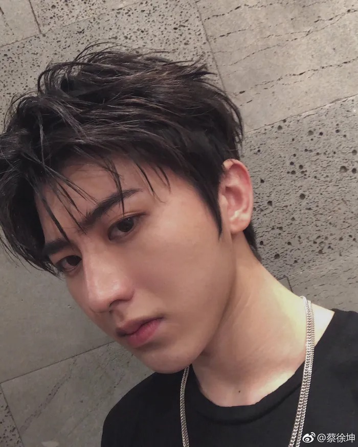 Nhan sắc của Thái Từ Khôn thế nào bảo sao dàn 'hậu cung' đông khủng khiếp thế.