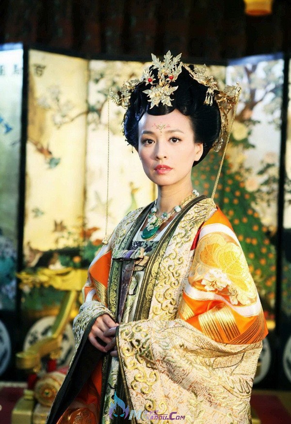 Trương Đình cũng là mỹ nhân đảm nhiệm vai nữ vương Võ Tắc Thiên trong 'Mỹ nhân Đường cung'. Tuy nhiên, trái ngược với hình ảnh uy nghiêm, Trương Đình lại bị chê với tạo hình này bởi nụ cười hiền hậu không phù hợp phong cách của Võ Tắc Thiên.