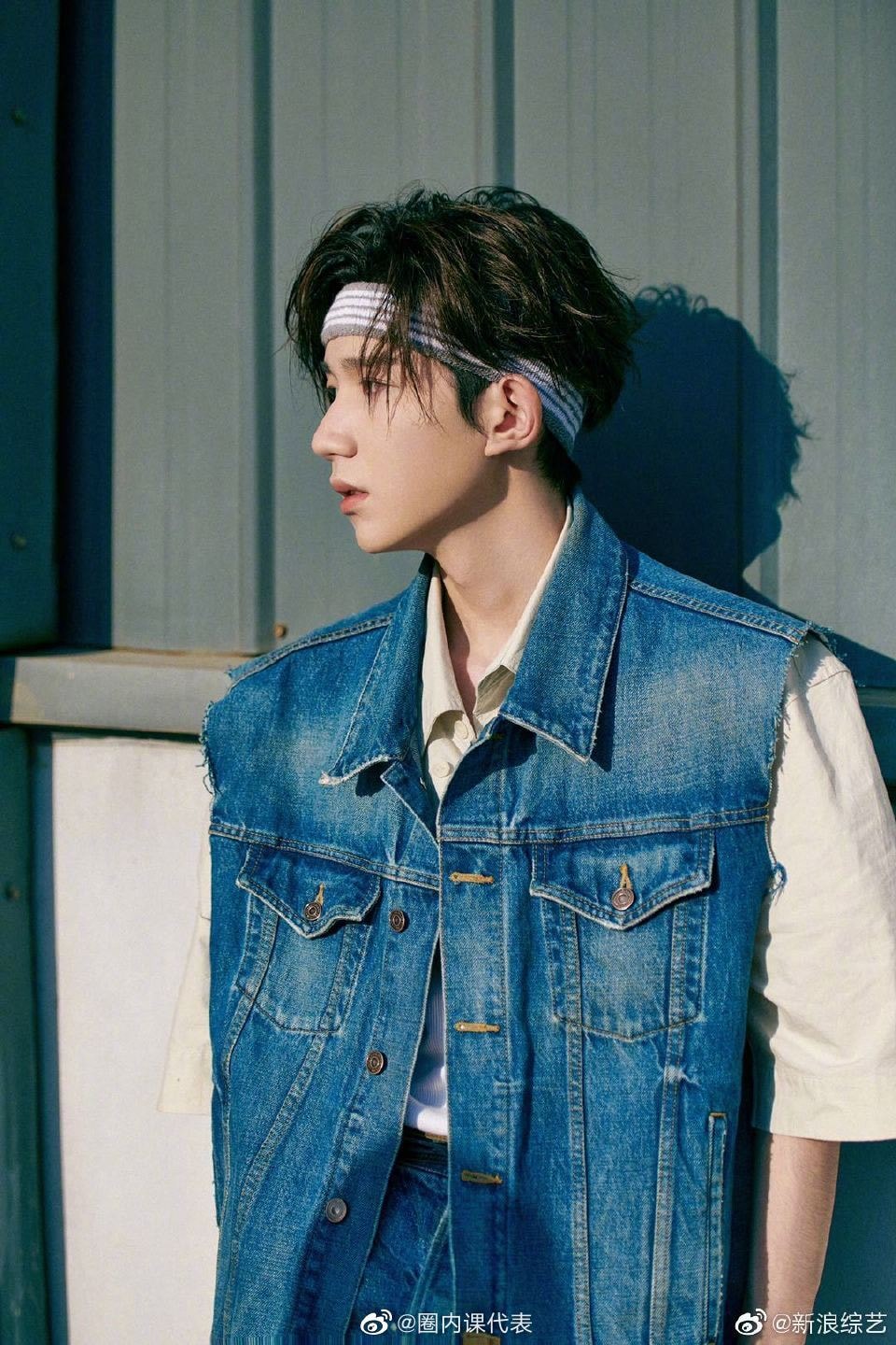 Vương Nguyên cũng không thể không nhắc đến trong dàn mỹ nam điển trai với tạo hình headband.