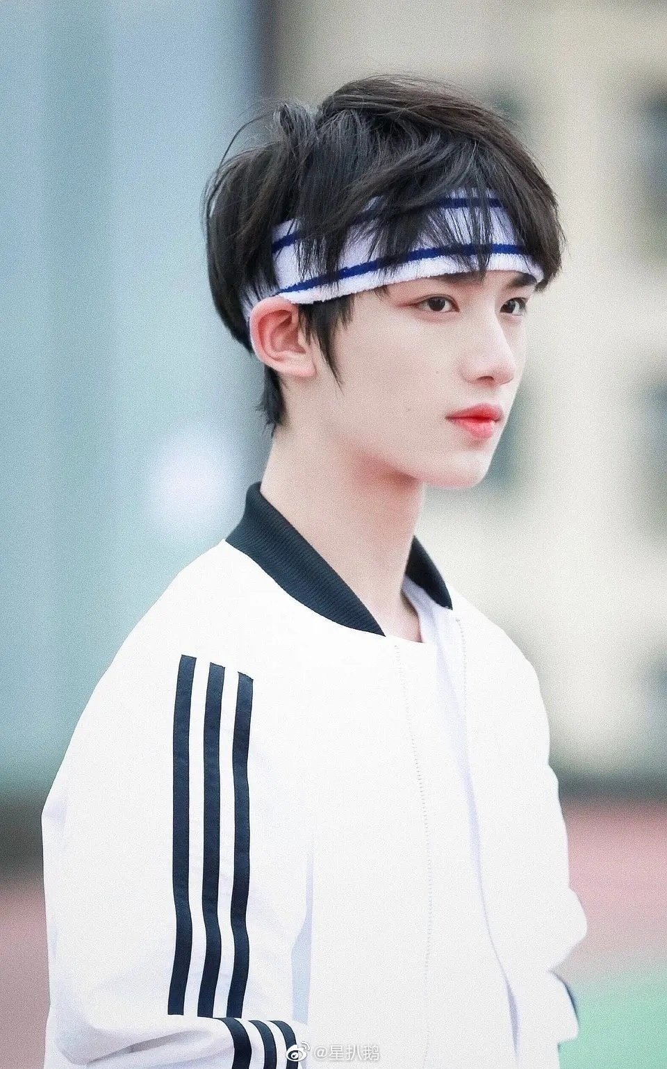 Đinh Trình Hâm cũng khiến fan nữ 'phát cuồng' vì ngoại hình mang đầy hơi thở thanh xuân cùng gương mặt 'búng ra sữa'.