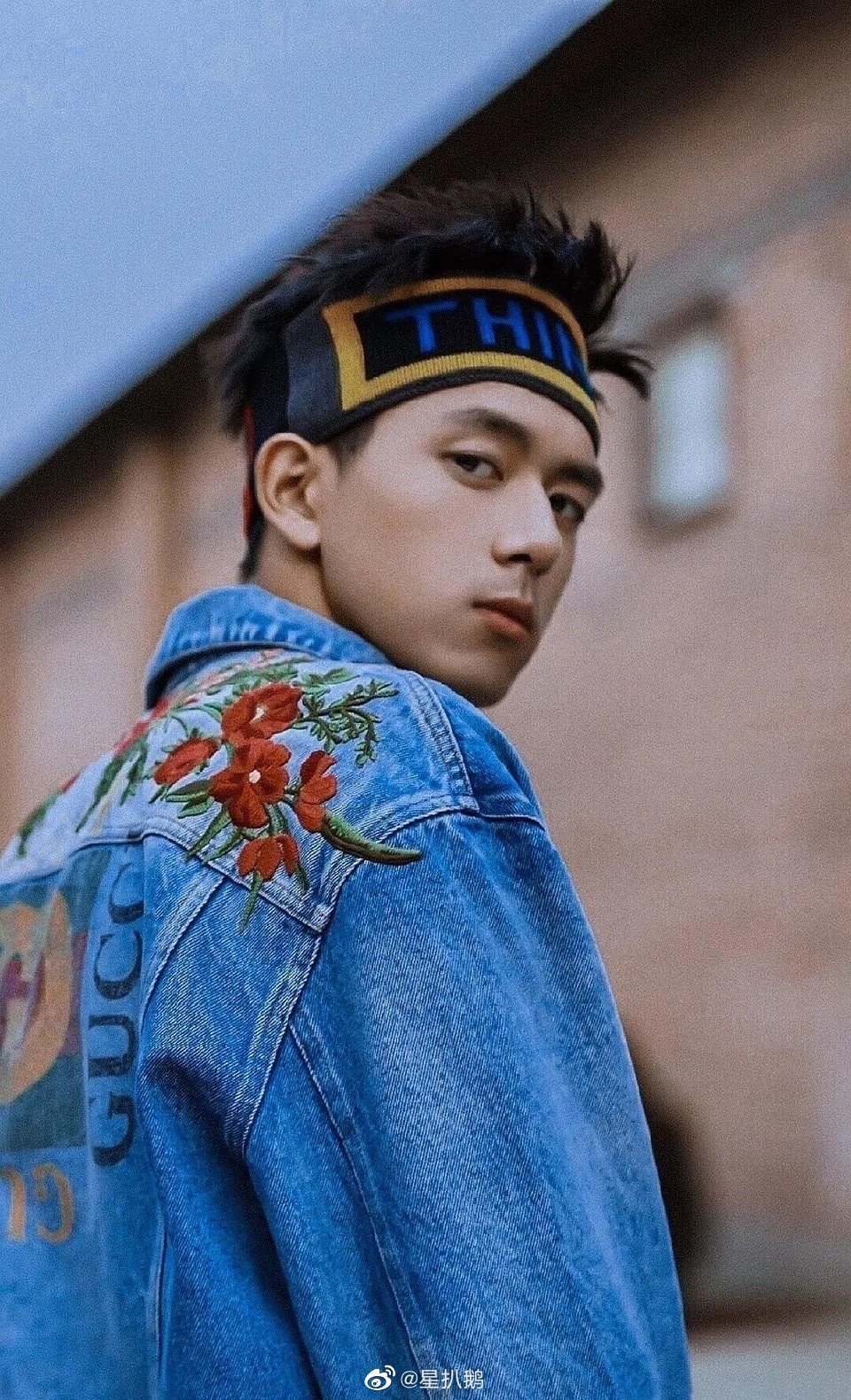 Trong dàn mỹ nam tạo hình với headband không thể nào không kể đến Lý Hiện đầy soái khí.