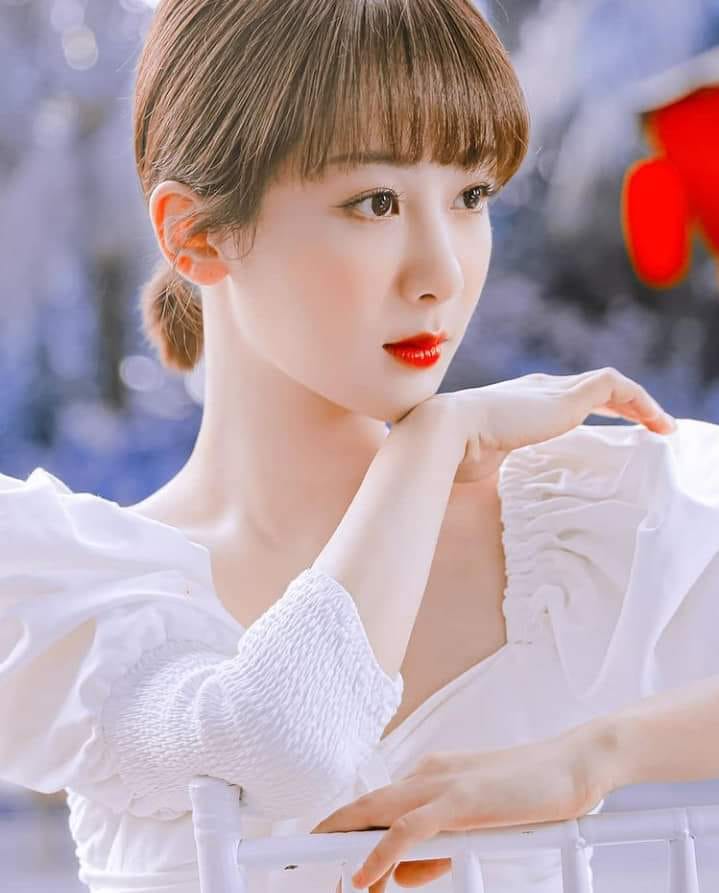 Không thể thiếu Dương Tử trong dàn mỹ nhân sở hữu đôi má như bánh bao. Dù sở hữu chiếc cằm nhọn nhưng Dương Tử lại có đôi má phúng phính khiến người hâm mộ say mê.