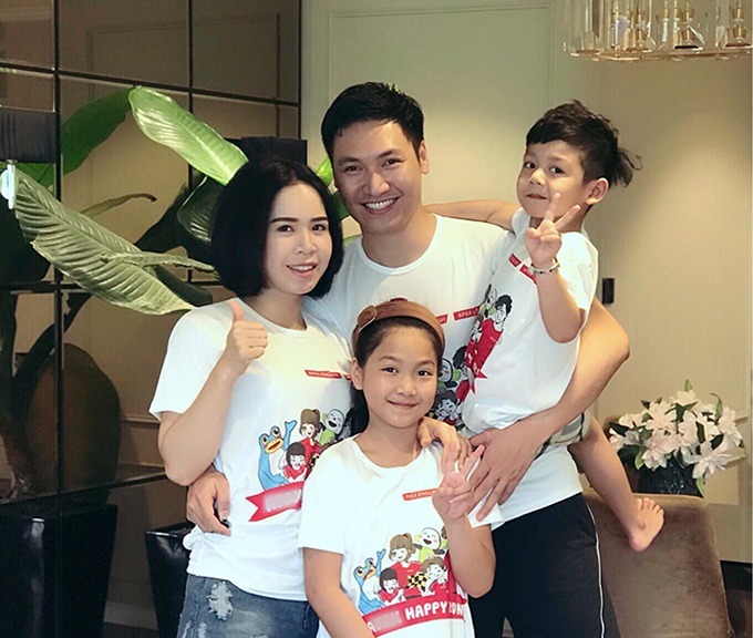 Gia đình hạnh phúc của diễn viên Mạnh Trường.
