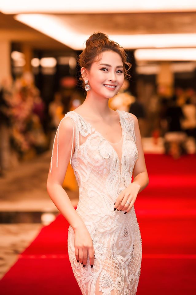 MC Huyền Trang là MC xinh đẹp của VTV. MC Huyền Trang là MC xinh đẹp của VTV.