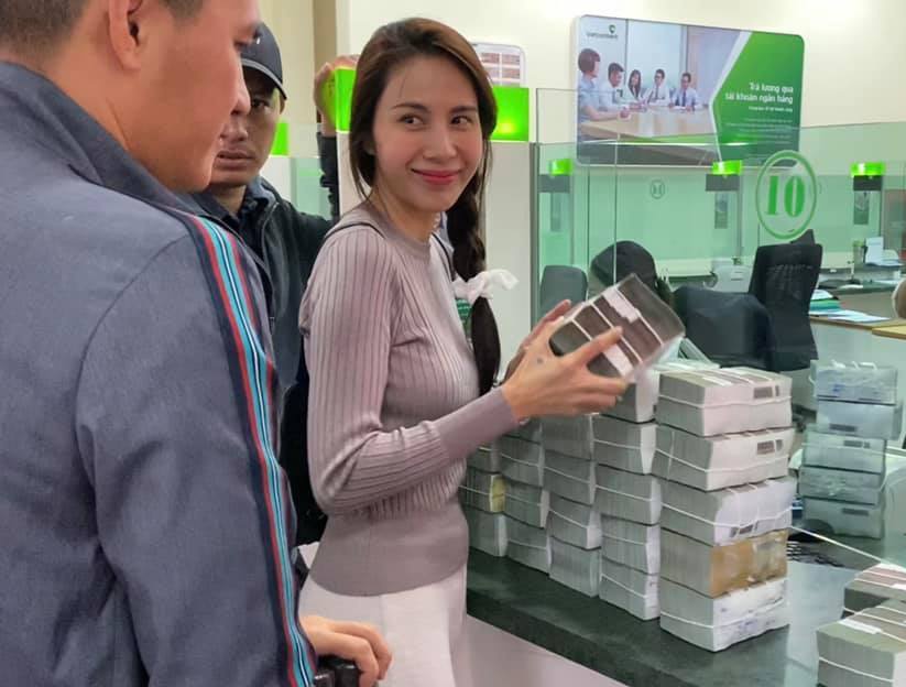 Thủy Tiên thở phào nhẹ nhõm sau chuỗi ngày chìm trong không khí ngột ngạt liên quan tiền từ thiện 2 Thủy Tiên thở phào nhẹ nhõm sau chuỗi ngày chìm trong không khí ngột ngạt liên quan tiền từ thiện 2
