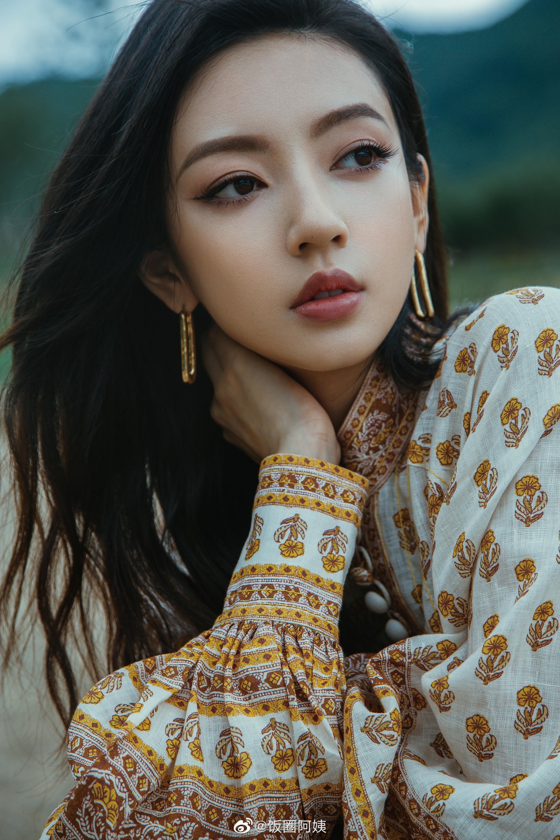 Hà Thụy Hiền cũng là một trong những diễn viên nổi bật xuất thân từ Bắc Điện và đang là 'gà cưng' của Vu Chính. Thời điểm đậu trường Bắc Ảnh, Hà Thụy Hiền từng có thành tích thủ khoa của khoa điện ảnh nhưng tài nguyên có vẻ kém nên đến nay vẫn chưa bật lên được.