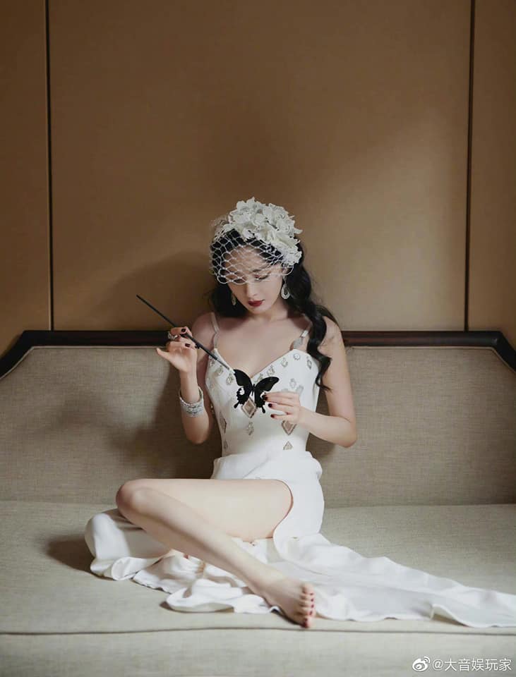 Dương Mịch không thể thiếu trong dàn mỹ nhân sở hữu nhan sắc xinh đẹp cùng khí chất quyến rũ nhưng không thiếu nét sang chảnh như giới quý tộc.