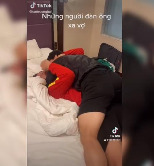 Tin nóng trong ngày 27/10: Công Phượng lộ clip 'giường chiếu'; Bầu Thụy kể chuyện Hồ Văn Cường bị bạo hành - Ảnh 4 Tin nóng trong ngày 27/10: Công Phượng lộ clip 'giường chiếu'; Bầu Thụy kể chuyện Hồ Văn Cường bị bạo hành - Ảnh 4
