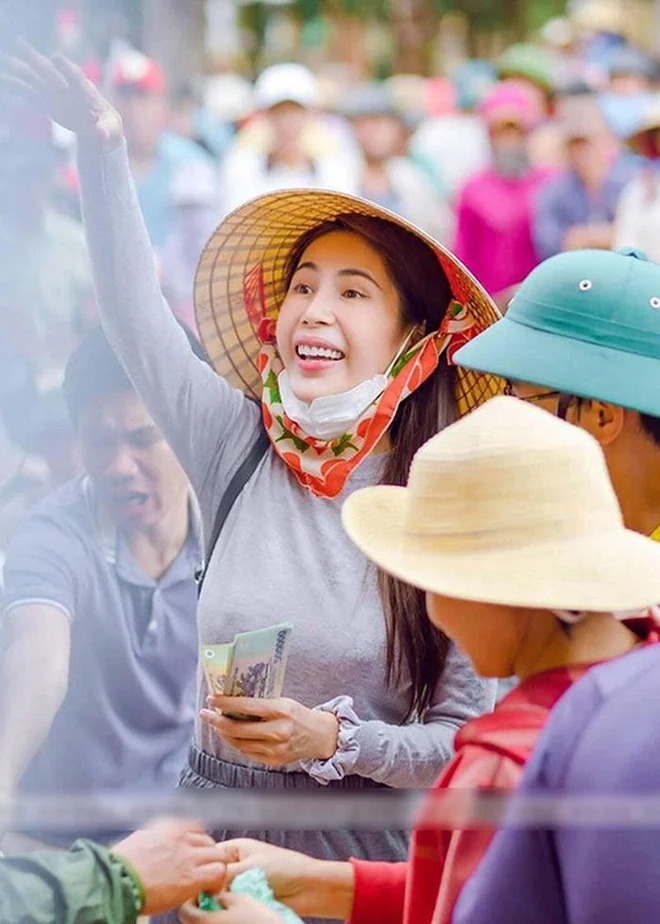 Tin nóng trong ngày 28/10: Chính phủ ban hành quy định mới về việc cá nhân vận động từ thiện; Việt Hương nhận tin cực vui 1