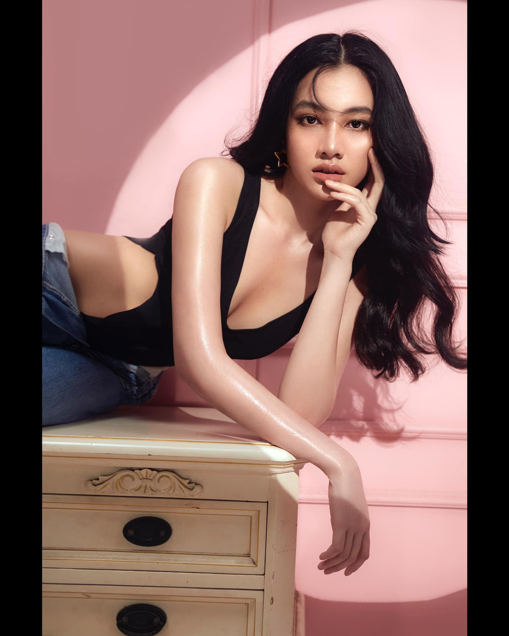 Cẩm Đan bất ngờ lộ ảnh khác lạ hậu 'phủi' quan hệ với chồng cũ Lệ Quyên: Thái độ của netizen đột ngột 'quay xe' - Ảnh 2 Cẩm Đan bất ngờ lộ ảnh khác lạ hậu 'phủi' quan hệ với chồng cũ Lệ Quyên: Thái độ của netizen đột ngột 'quay xe' - Ảnh 2