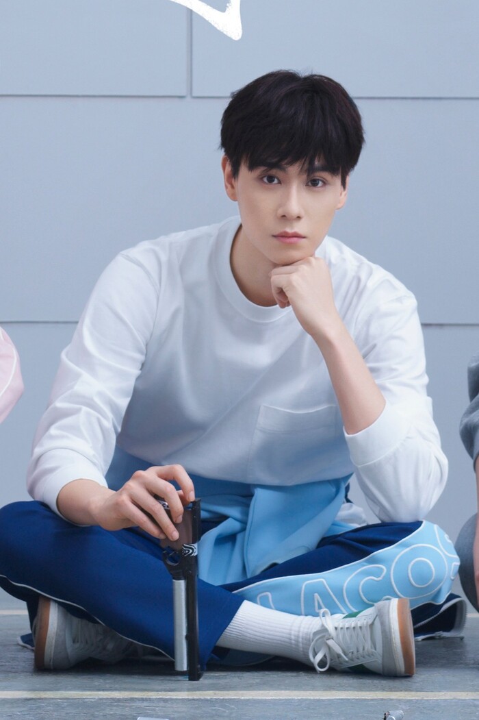 Hồ Nhất Thiên chắc chắn phải là trùm đóng vai thiên tài trên màn ảnh. Sau vai Giang Thần, Hồ Nhất Thiên tiếp tục vào vai xạ thủ trong phim 'Xin chào, Xạ thủ thiên tài'.