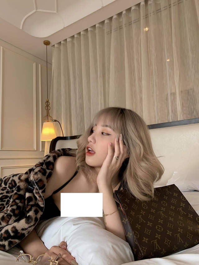 Hotgirl tiktok Lê Thị Khánh Huyền lộ bức ảnh nóng bỏng ở tuổi 17 không kém Ngọc Trinh - Ảnh 2 Hotgirl tiktok Lê Thị Khánh Huyền lộ bức ảnh nóng bỏng ở tuổi 17 không kém Ngọc Trinh - Ảnh 2