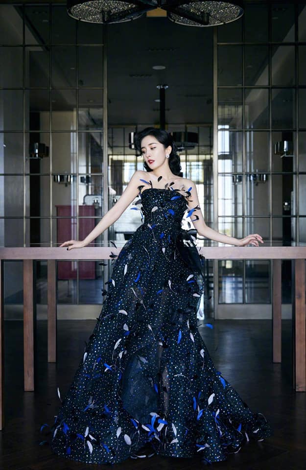 Chi tiết với hơn 95 về dương mịch mặc váy dạ hội mới nhất - coedo.com.vn