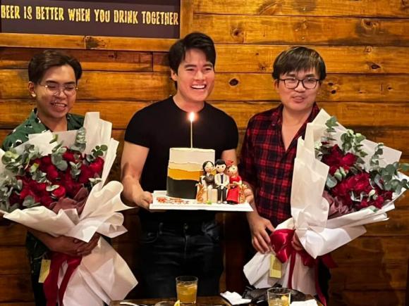 Lần hiếm hoi lộ ảnh thân mật của MC Đại Nghĩa và bạn trai tin đồn Võ Tấn Phát trong ngày sinh nhật 3