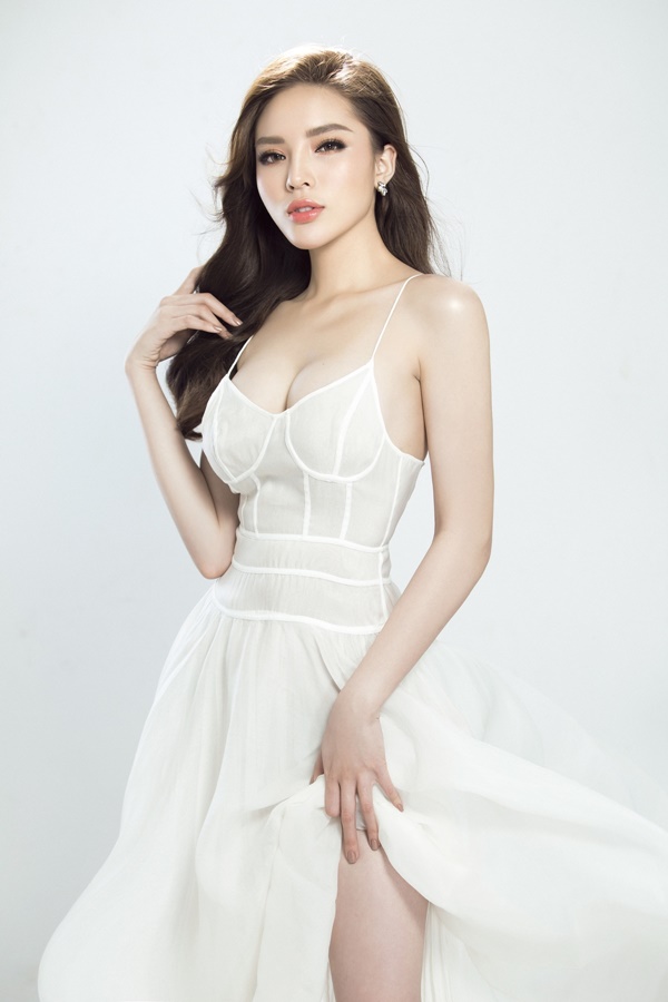 Nàng hậu được siêu xe của ông Đặng Lê Nguyên Vũ đưa đón 'vỗ thẳng mặt' antifan khi buông lời vô duyên - Ảnh 1 Nàng hậu được siêu xe của ông Đặng Lê Nguyên Vũ đưa đón 'vỗ thẳng mặt' antifan khi buông lời vô duyên - Ảnh 1