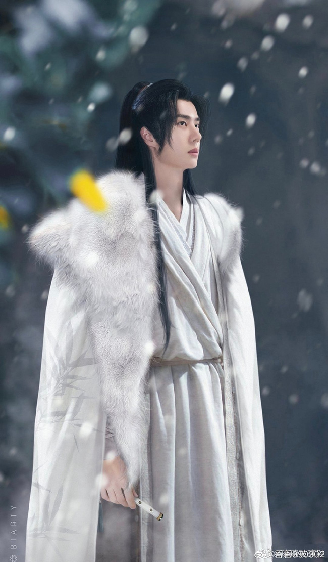 Dáng vẻ trên phim cổ trang của Vương Nhất Bác khiến nhiều người nghĩ ngay đến câu thơ “quân tử thế vô song, mạch thượng nhân như ngọc”. Không chỉ nhan sắc đẹp mà khí chất ôn nhuận, thanh nhã có một không hai khiến người hâm mộ như bị 'câu hồn'.