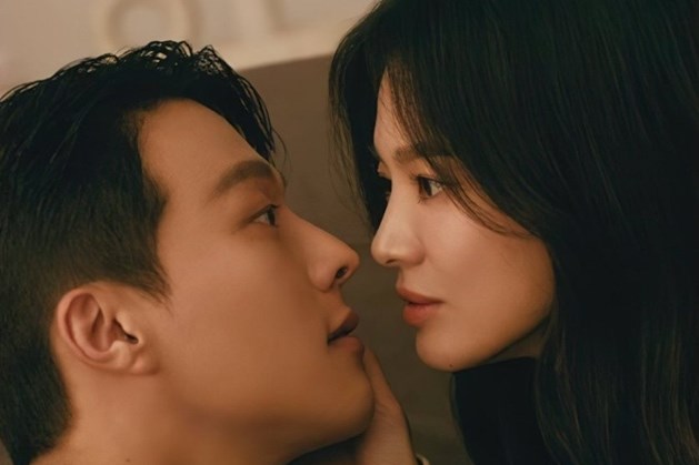 Không thực hiện được với Song Joong Ki, Song Hye Kyo công khai làm điều đặc biệt với 'tình trẻ' - Ảnh 2 Không thực hiện được với Song Joong Ki, Song Hye Kyo công khai làm điều đặc biệt với 'tình trẻ' - Ảnh 2