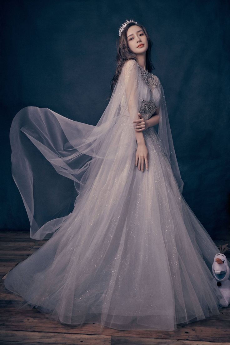 Chắc trùm cuối phải nhắc đến Angela Baby. Dù không được đánh giá cao về diễn xuất nhưng nhan sắc và thần thái của bà xã Huỳnh Hiểu Minh luôn cao quý như nàng công chúa.