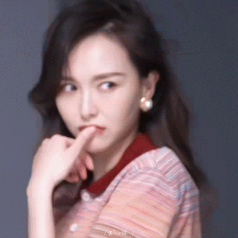 Đường Yên cũng là một trong những tiểu hoa đán khiến fan say đắm trong khoảnh khắc nháy mắt 'thả thính' đến vô cùng đáng yêu.