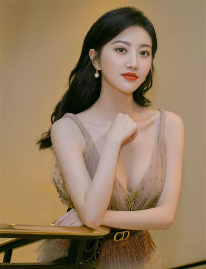 BXH tổng view phim năm 2021 của 15 sao nữ Cbiz: Tam kim ảnh hậu xếp bét, Dương Mịch 'hít khói' Nhiệt Ba - Ảnh 8 BXH tổng view phim năm 2021 của 15 sao nữ Cbiz: Tam kim ảnh hậu xếp bét, Dương Mịch 'hít khói' Nhiệt Ba - Ảnh 8