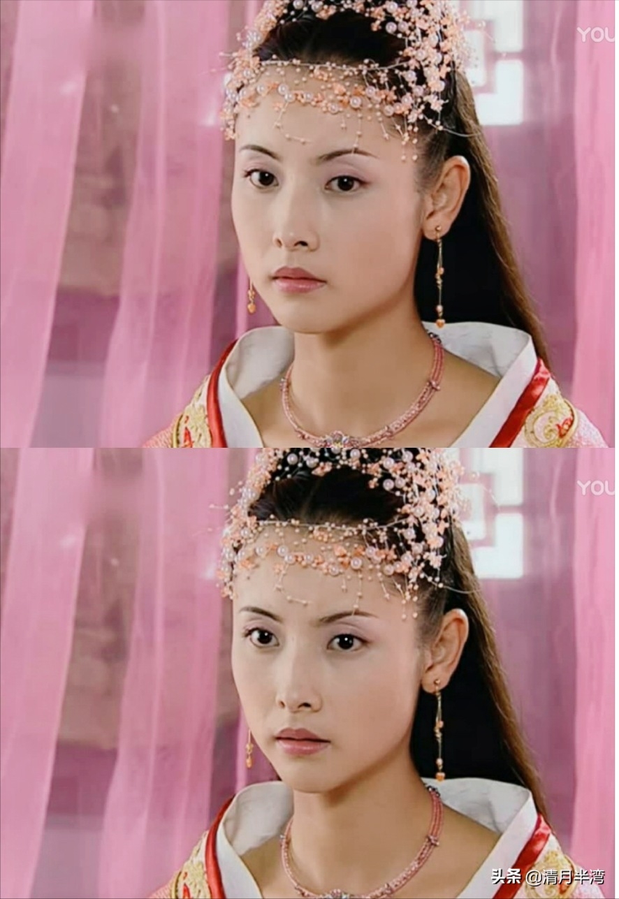 Dương Minh Na cũng là mỹ nhân xinh đẹp mang nhiều nét cổ điển khiến khán giả không thể nào quên. Vào vai Cửu công chúa của 'Lôi Phong Tháp Anh Hùng Truyện', Dương Minh Na thể hiện khí chất đoan trang cùng tạo hình với những hạt ngọc trai càng tôn lên vẻ lộng lẫy, thoát tục.