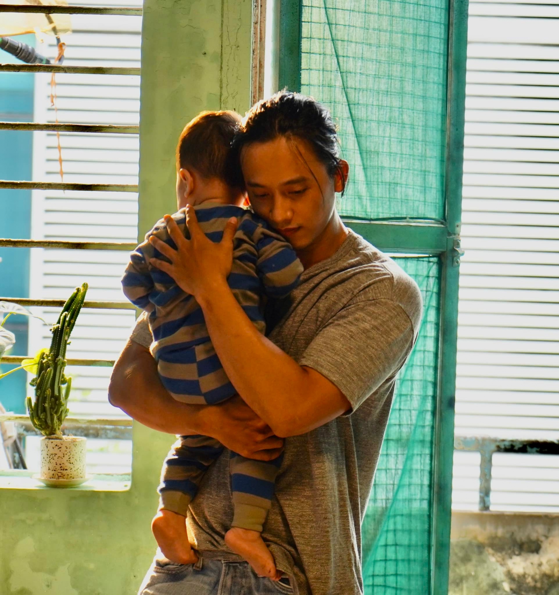 Hình ảnh ấm áp của Mai Tài Phến bên 'con trai': Cú 'lột xác' ngoạn mục sau 3 năm 'nên duyên' Mỹ Tâm - Ảnh 2