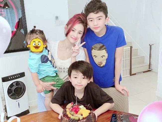 Tuy nhiên, đây chỉ thông tin một chiều và người trong cuộc vẫn giữ im lặng. Tuy nhiên, đây chỉ thông tin một chiều và người trong cuộc vẫn giữ im lặng.