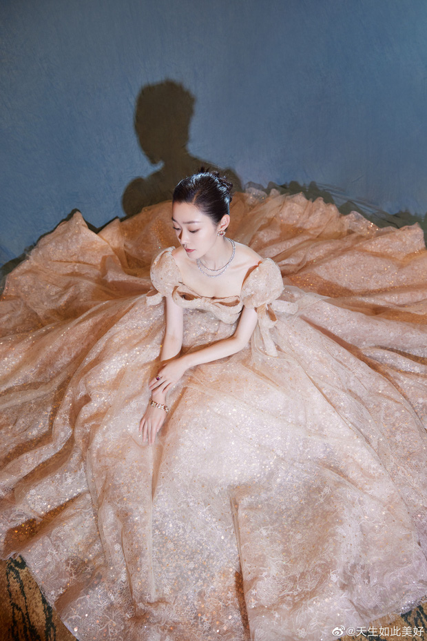 Chính khí chất như tiểu thư đài các nên Tống Dật đã gây ấn tượng với khán giả trong nhiều vai diễn tiểu thư nhà giàu.