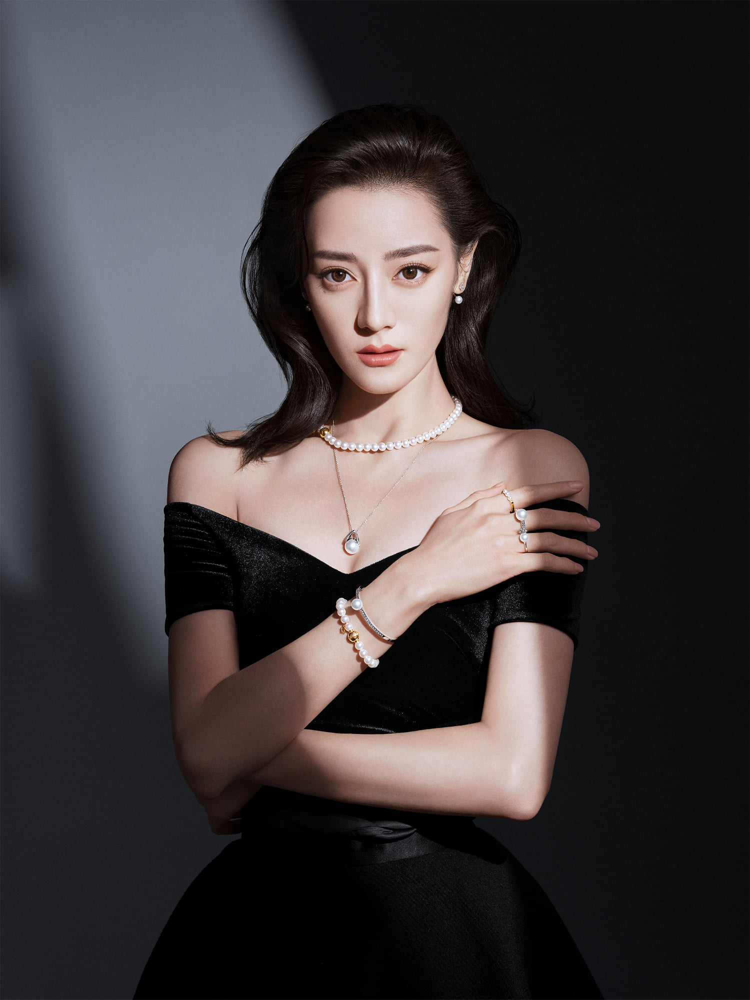 Hóng 'dưa' Cbiz ngày 13/2: Đặng Luân tái hợp Nghê Ni, Triệu Lệ Dĩnh 'nên duyên' Lâm Canh Tân'? - Ảnh 1