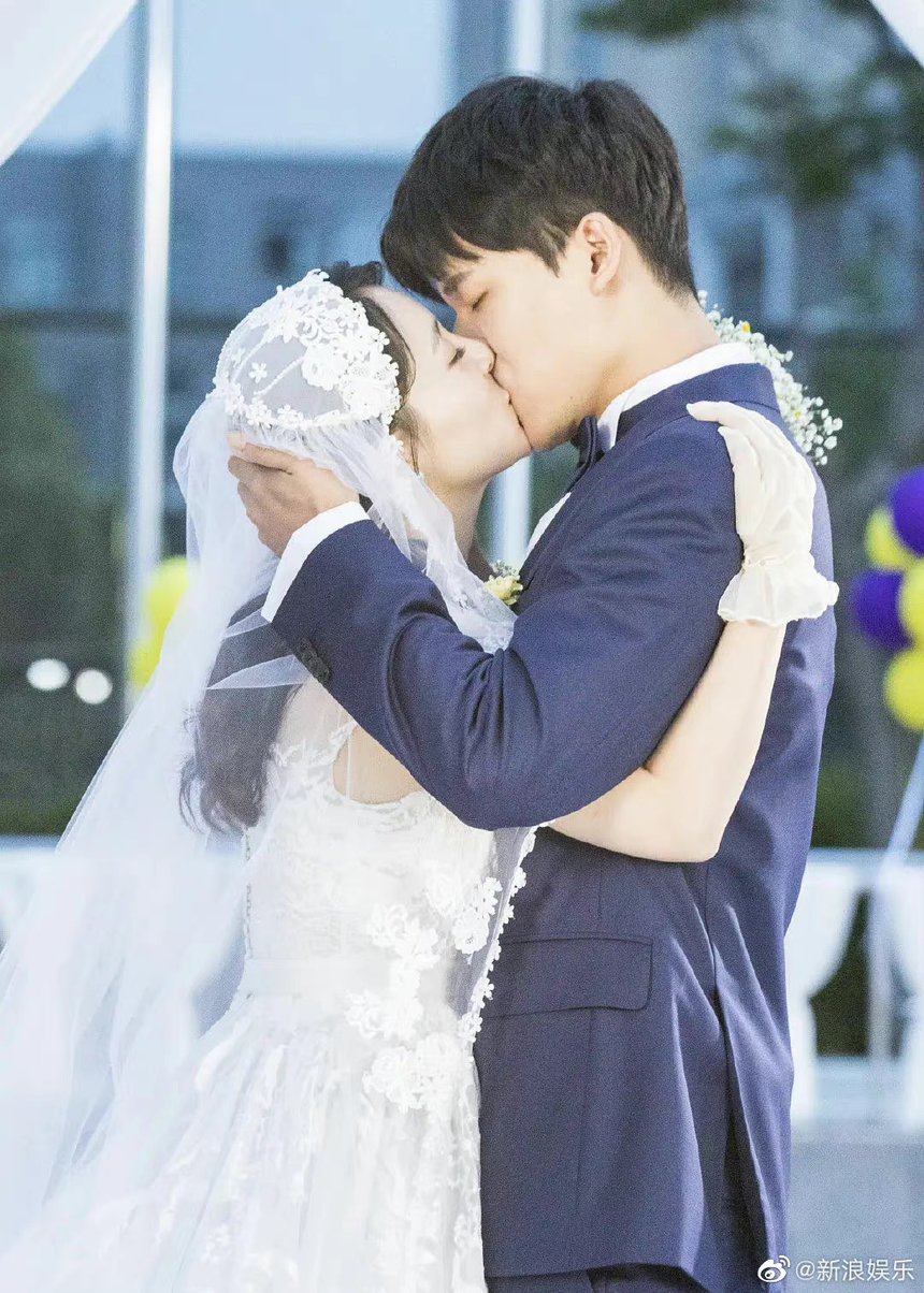 4 cặp đôi Hoa ngữ 'phim giả tình thật' đã ly hôn:Triệu Lệ Dĩnh, Ngô Thiến cay đắng nhiều so với Dương Mịch - Ảnh 2