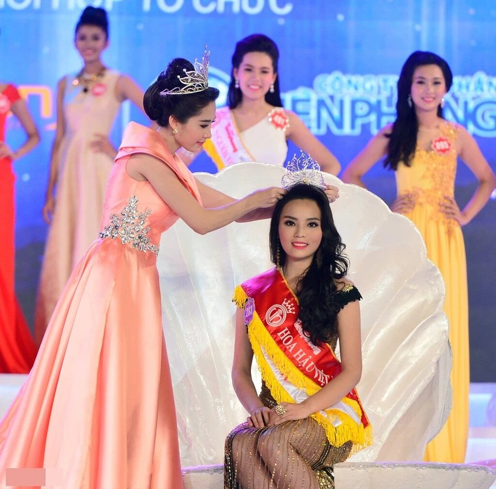 Kỳ Duyên thời điểm đăng quang Hoa hậu Việt Nam 2014. Ảnh internet Kỳ Duyên thời điểm đăng quang Hoa hậu Việt Nam 2014. Ảnh internet
