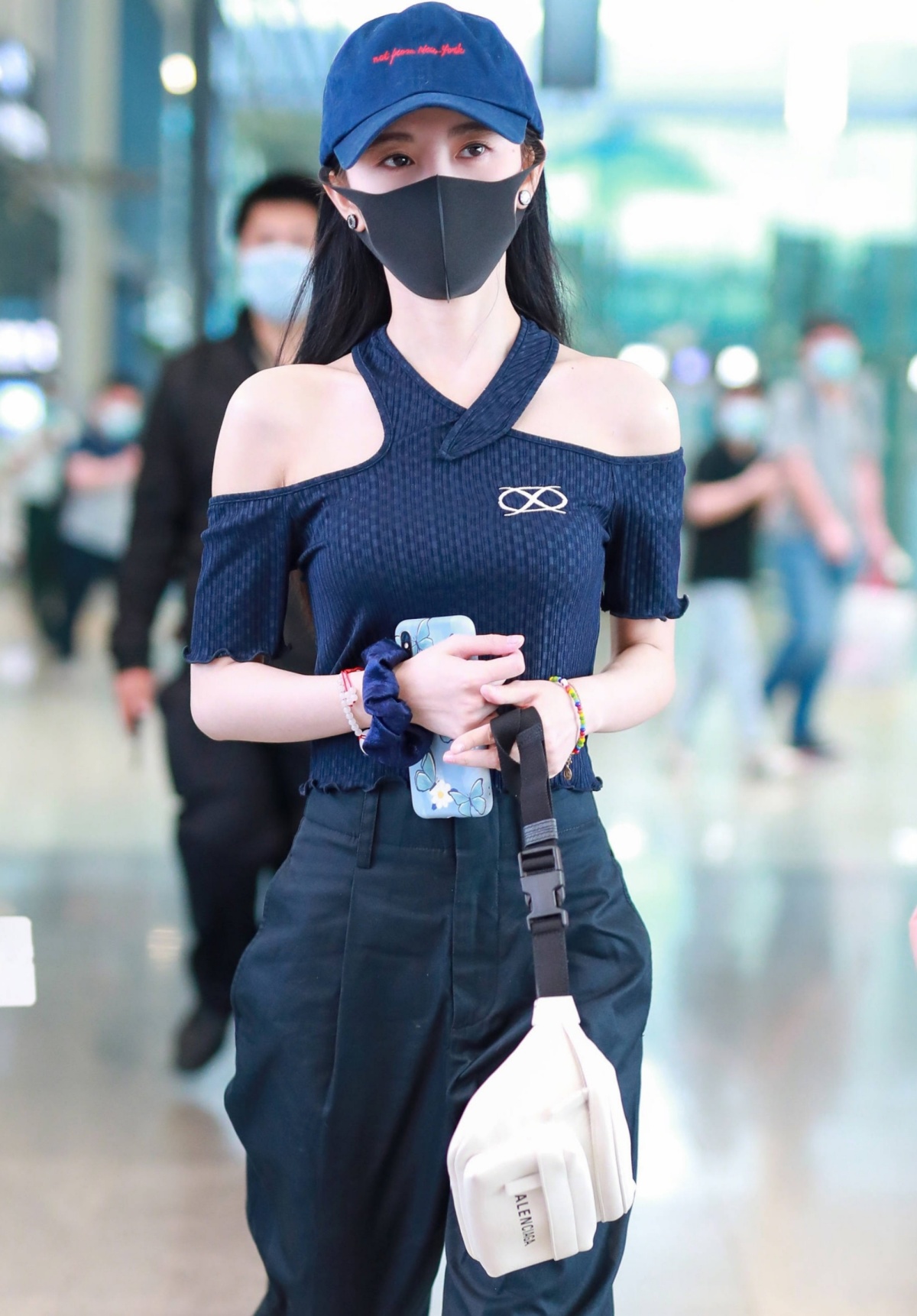 7 minh tinh Cbiz như 'giá treo quần áo': Dương Mịch sành điệu, Tuấn Khải 'mlem', trùm cuối chuẩn 'tắc kè hoa' - Ảnh 15