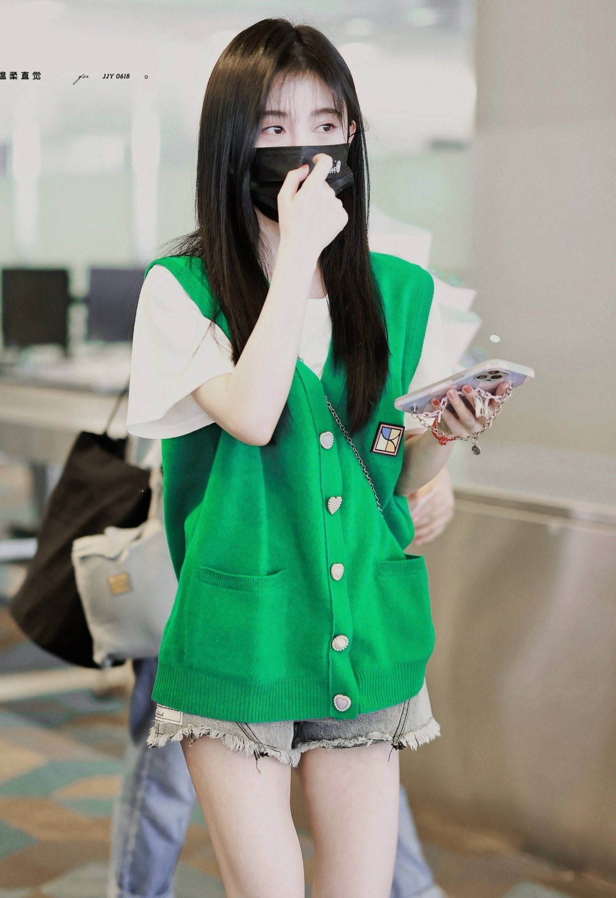 7 minh tinh Cbiz như 'giá treo quần áo': Dương Mịch sành điệu, Tuấn Khải 'mlem', trùm cuối chuẩn 'tắc kè hoa' - Ảnh 14