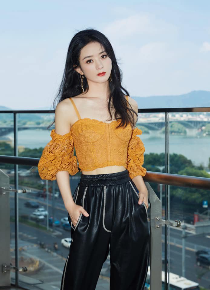 Triệu Lệ Dĩnh bị 'người đi đường' quay lén: Lộ điểm bất thường trên cơ thể - Ảnh 12