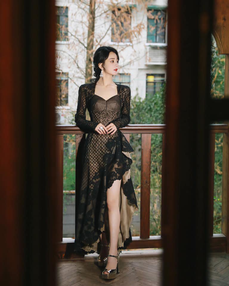 Triệu Lệ Dĩnh bị 'người đi đường' quay lén: Lộ điểm bất thường trên cơ thể - Ảnh 4