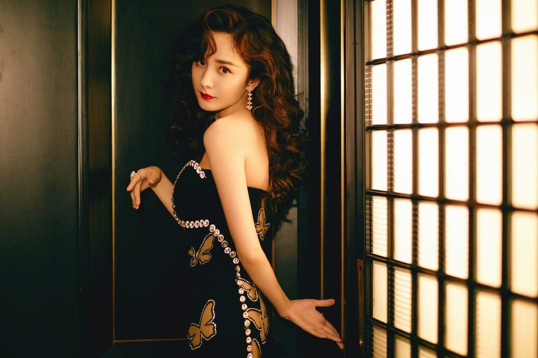 Dàn mỹ nhân Cbiz đọ sắc trong sự kiện 'Nghìn Lẻ Một Đêm': Dương Mịch kinh diễm, Cúc Tịnh Y vẫn 'thói cũ' - Ảnh 4