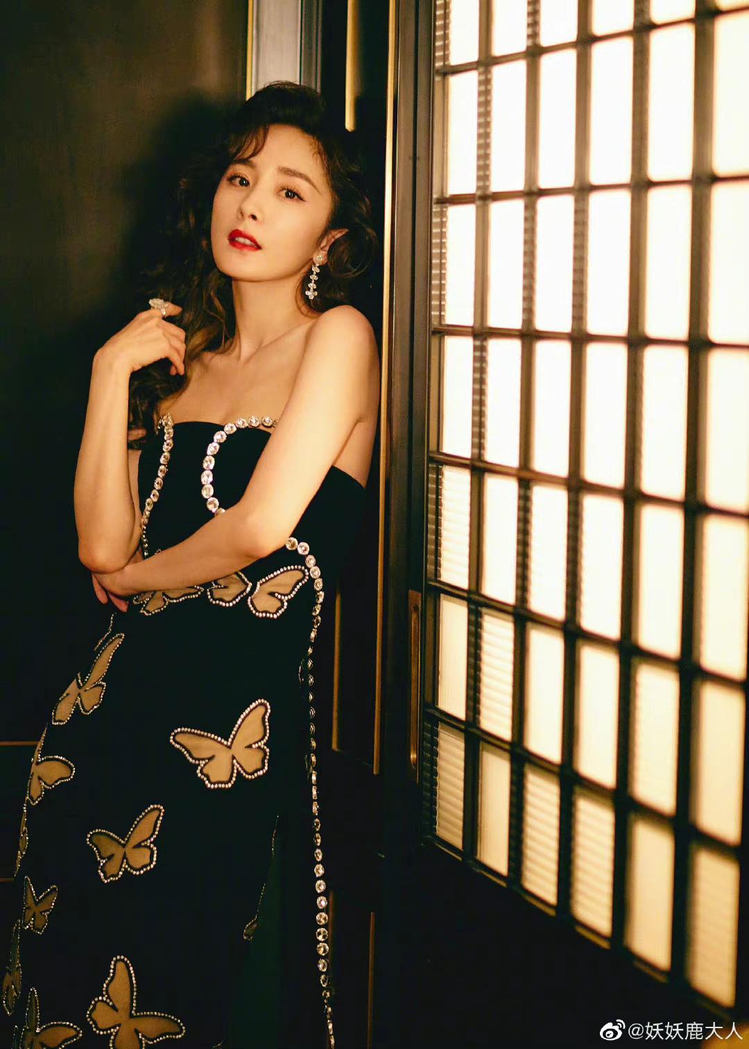 Dàn mỹ nhân Cbiz đọ sắc trong sự kiện 'Nghìn Lẻ Một Đêm': Dương Mịch kinh diễm, Cúc Tịnh Y vẫn 'thói cũ' - Ảnh 3