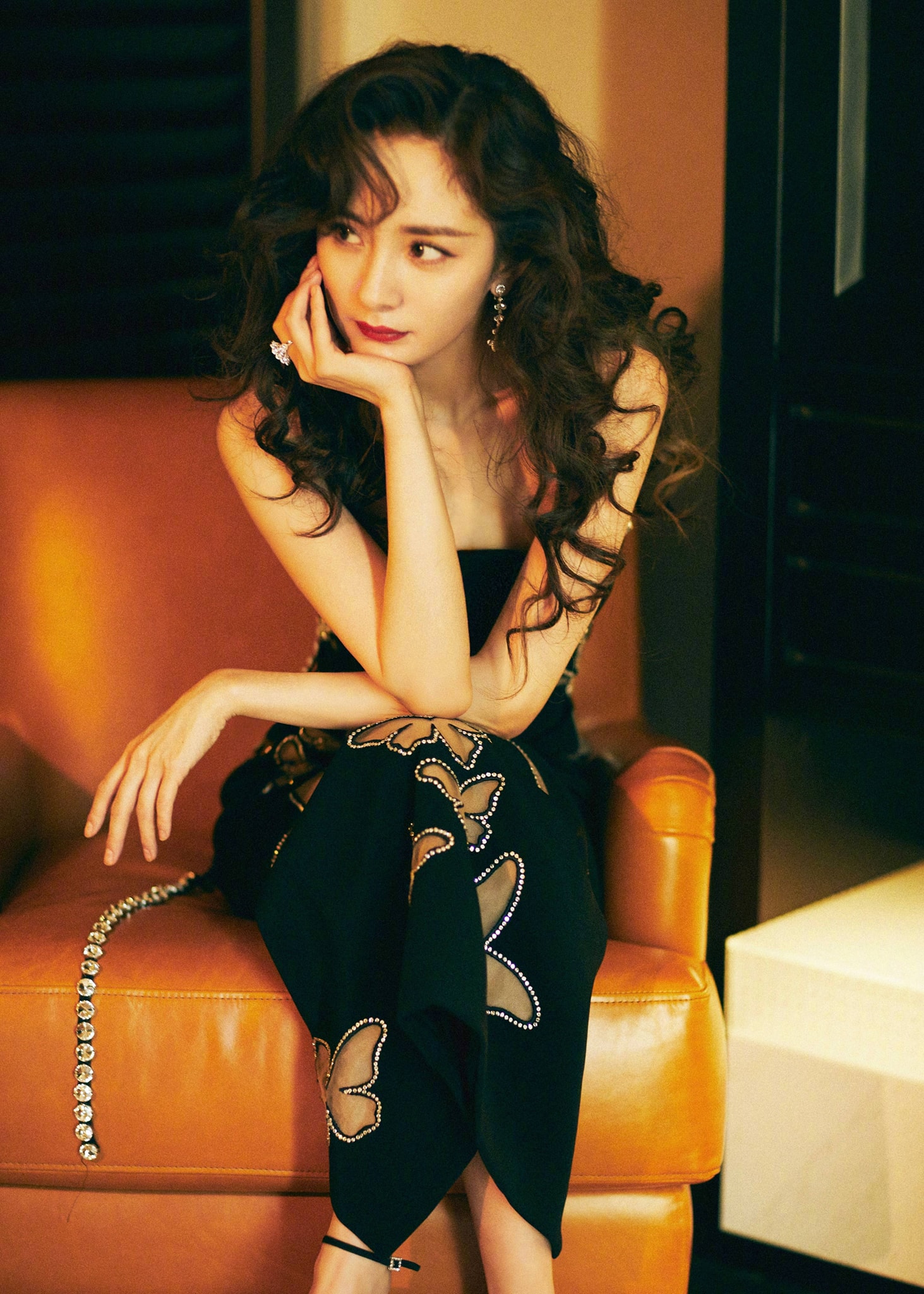 Dàn mỹ nhân Cbiz đọ sắc trong sự kiện 'Nghìn Lẻ Một Đêm': Dương Mịch kinh diễm, Cúc Tịnh Y vẫn 'thói cũ' - Ảnh 2