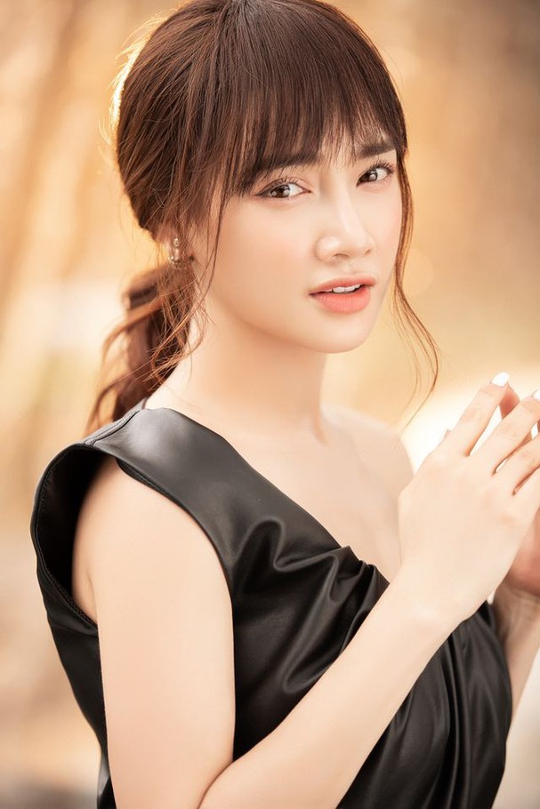 Tuy nhiên, không thể phủ nhận, ở tuổi 32, Nhã Phương lên hương cả về nhan sắc lẫn khí chất. Tuy nhiên, không thể phủ nhận, ở tuổi 32, Nhã Phương lên hương cả về nhan sắc lẫn khí chất.