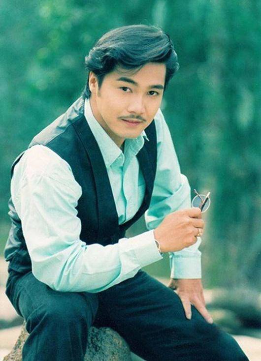 Tài tử Lý Hùng một thời khiến nhiều người mê mẩn. Tài tử Lý Hùng một thời khiến nhiều người mê mẩn.