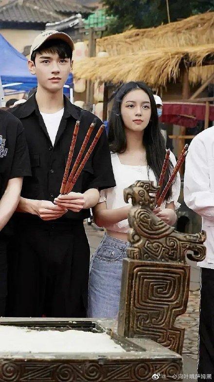 Địch Lệ Nhiệt Ba bị cho 'ra rìa', đây mới là mỹ nhân bí mật kết hôn với Cung Tuấn? - Ảnh 1 Địch Lệ Nhiệt Ba bị cho 'ra rìa', đây mới là mỹ nhân bí mật kết hôn với Cung Tuấn? - Ảnh 1
