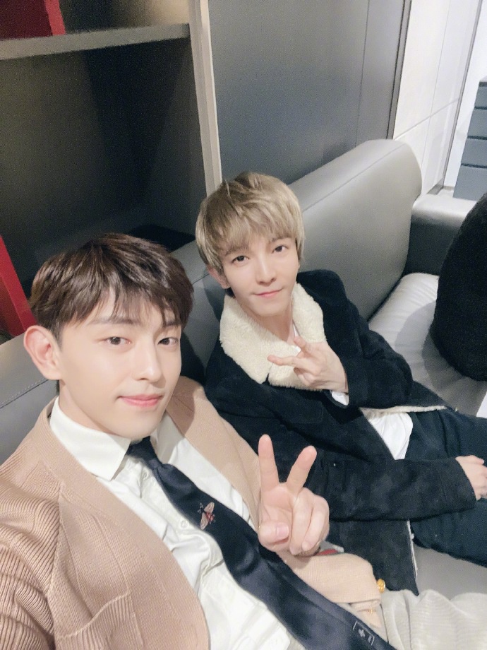 Đặng Luân và Quách Kinh Minh trong đợt quảng bá phim Âm dương sư: Tinh nhã tập. Ảnh Weibo NV