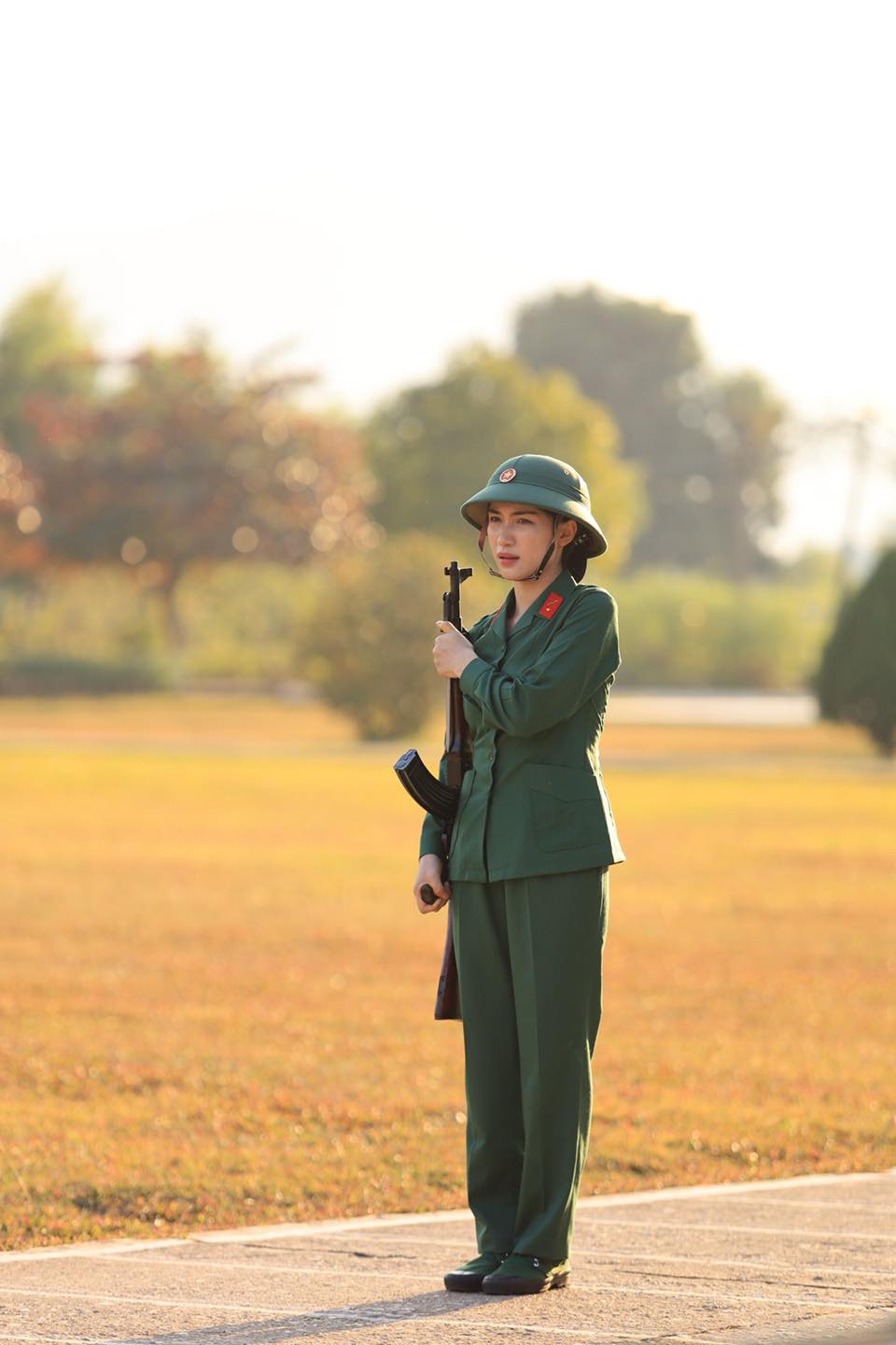 Hòa Minzy tham gia 'Sao nhập ngũ' 2022. Ảnh FBNV