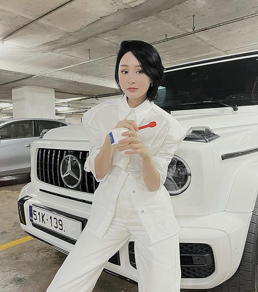 Hiền Hồ sở hữu chiếc xe Mercedes G63 đắt đỏ.