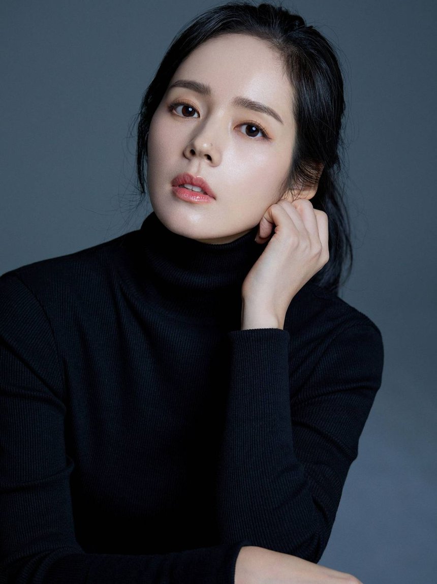Han Ga In tiết lộ chồng là diễn viên Yeon Jung Hoon không chấp nhận vợ động đến dao kéo. Han Ga In tiết lộ chồng là diễn viên Yeon Jung Hoon không chấp nhận vợ động đến dao kéo.