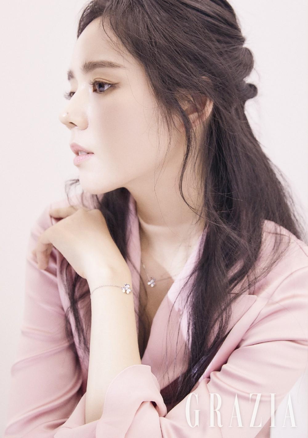 'Ma nữ' Han Ga In tiết lộ một điều bị chồng cấm cản làm sau hơn 15 năm kết hôn - Ảnh 1 'Ma nữ' Han Ga In tiết lộ một điều bị chồng cấm cản làm sau hơn 15 năm kết hôn - Ảnh 1