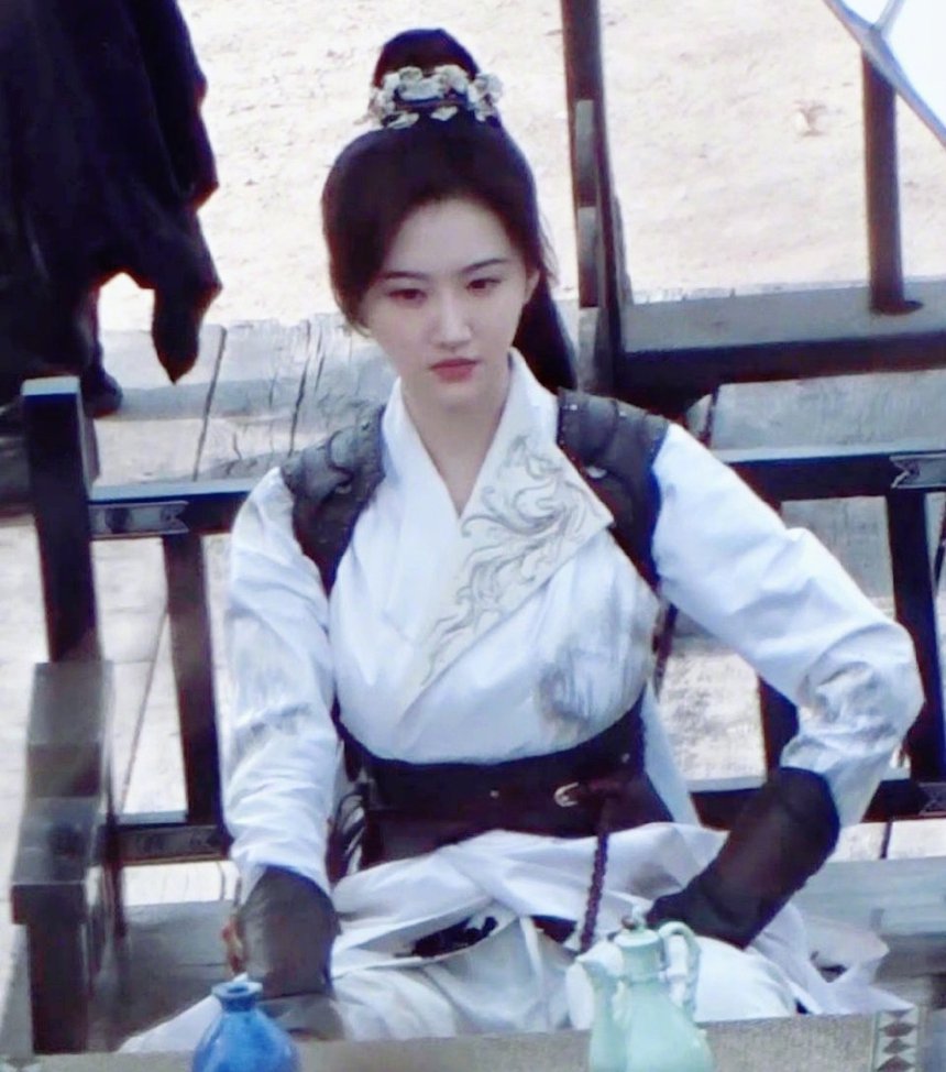 Cảnh Điềm trong tạo hình giả trai.