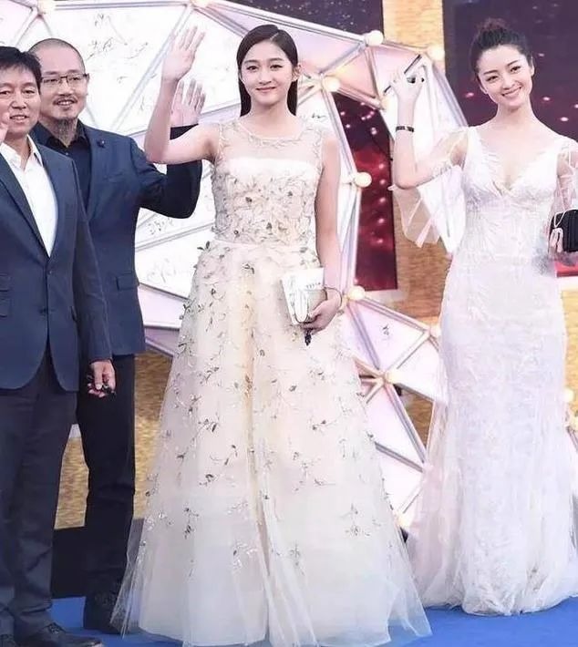 3 mỹ nhân Cbiz muối mặt với thân hình như đàn ông: Mã Tư Thuần nam tính vẫn chưa thô lỗ bằng Quan Hiểu Đồng - Ảnh 6 3 mỹ nhân Cbiz muối mặt với thân hình như đàn ông: Mã Tư Thuần nam tính vẫn chưa thô lỗ bằng Quan Hiểu Đồng - Ảnh 6