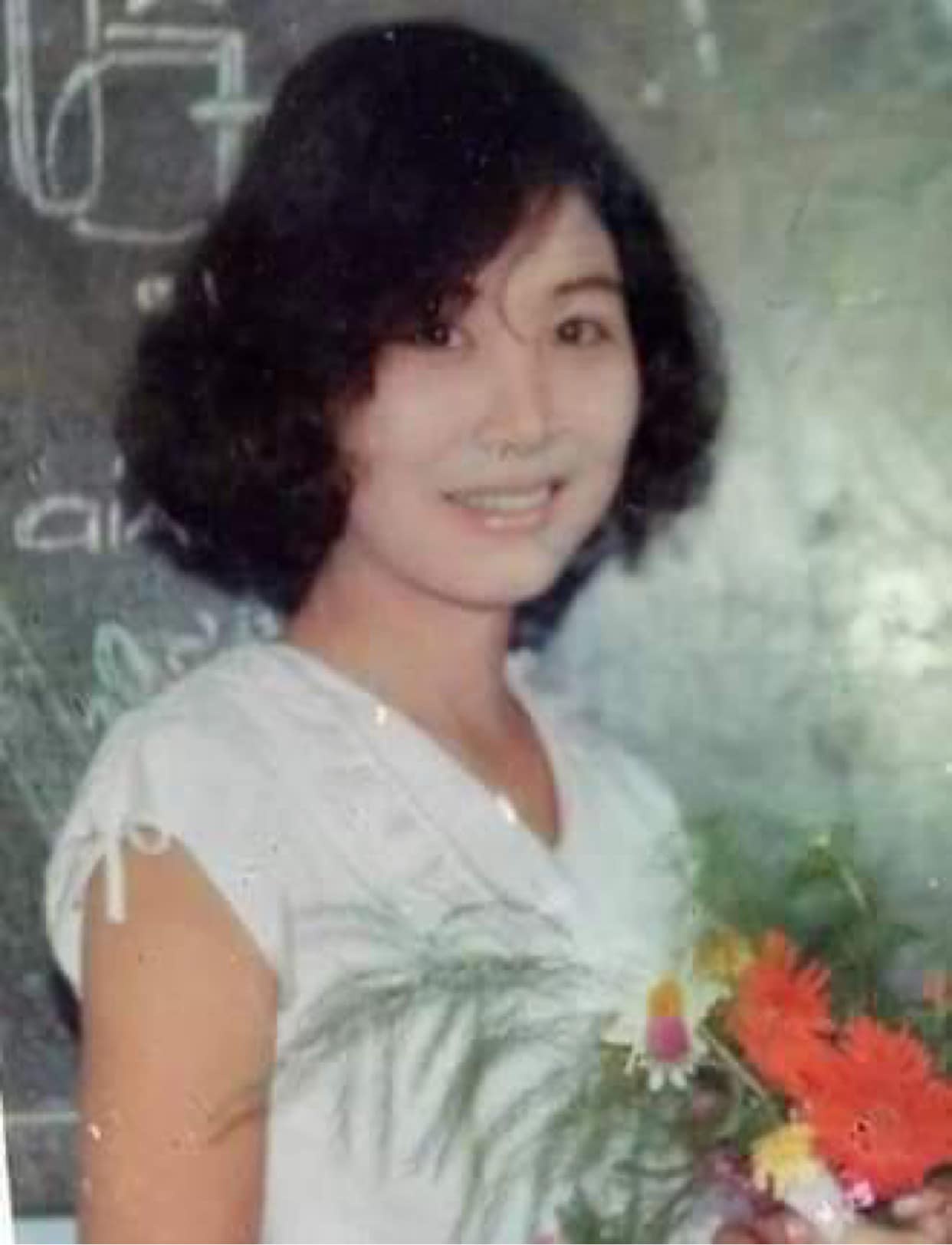 NSND Hồng Vân lộ loạt ảnh thuở còn đôi mươi: Nhan sắc thế nào mà Thúy Nga kêu trời? - Ảnh 3