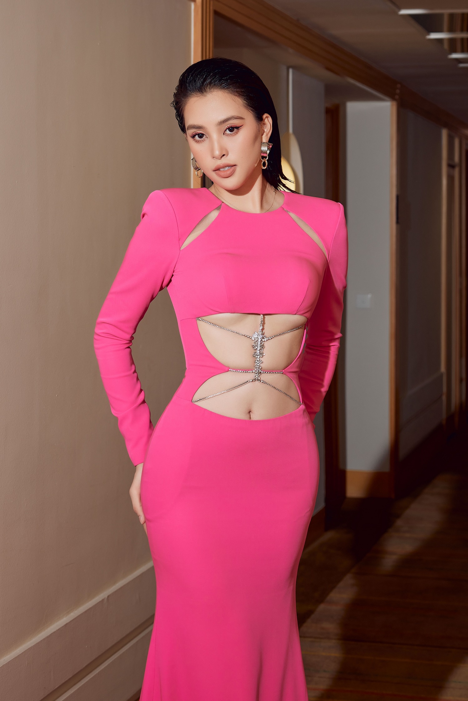 Hoa hậu Tiểu Vy nhận giải 'Gương mặt của năm'. Ảnh BTC